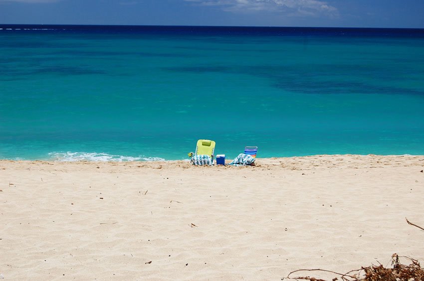 >Good beach to sunbathe and relax