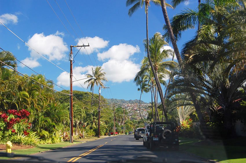 Kahala Avenue on Oahu