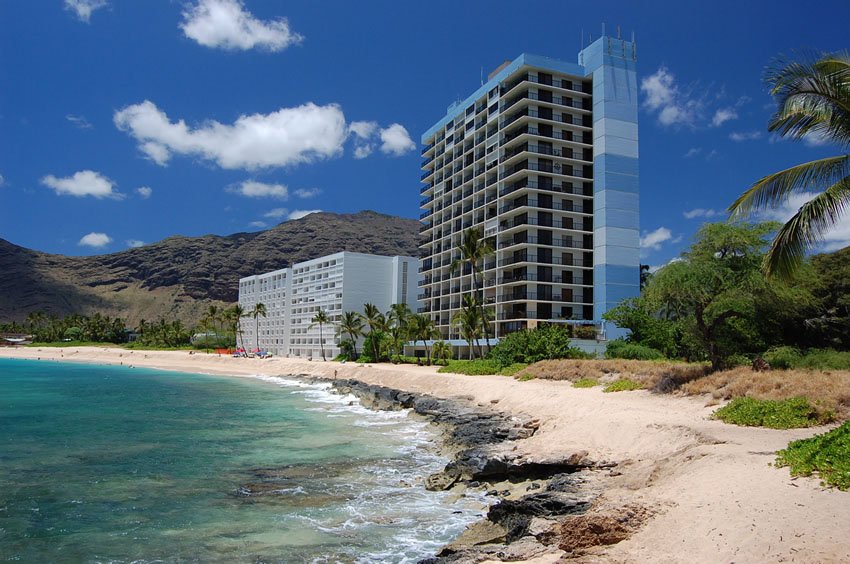 Oceanfront condos in Makaha