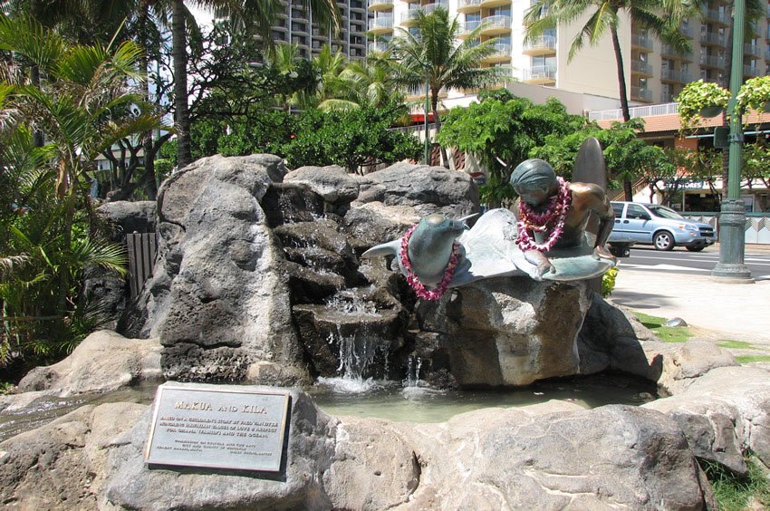 Makua and Kila Statue