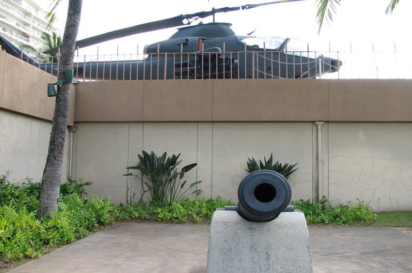 War exhibits in Waikiki